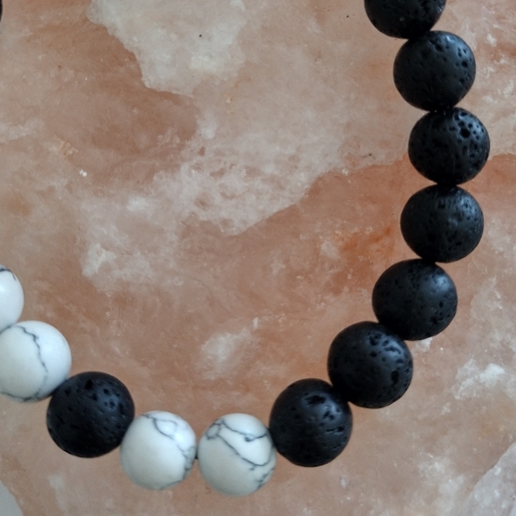 Lava stone bracelet - Picture 4 of 6